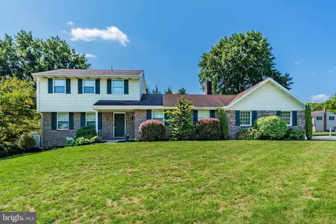 1620 Airport Dr, Mechanicsburg, PA 17050