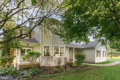 48 S Pin Oak Dr, Boiling Springs, PA 17007