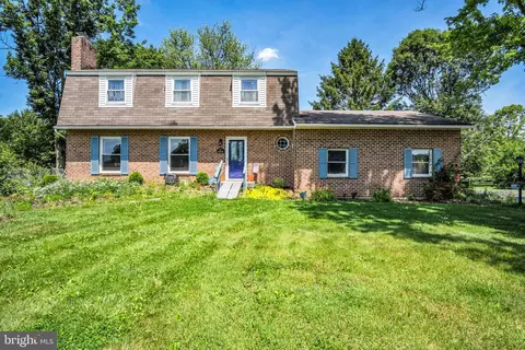 617 Adams Rd, Carlisle, PA 17015