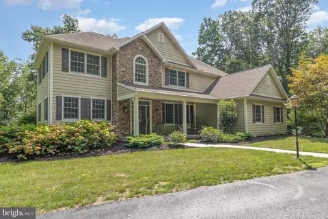 125 Willow Lake Dr, Carlisle, PA 17015