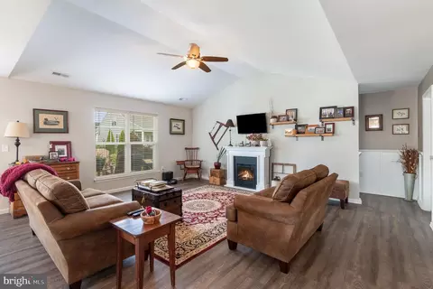 963 Ortley Dr, Mechanicsburg, PA 17055