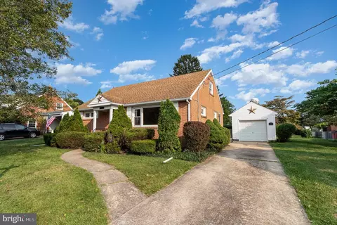 909 Apple Dr, Mechanicsburg, PA 17055