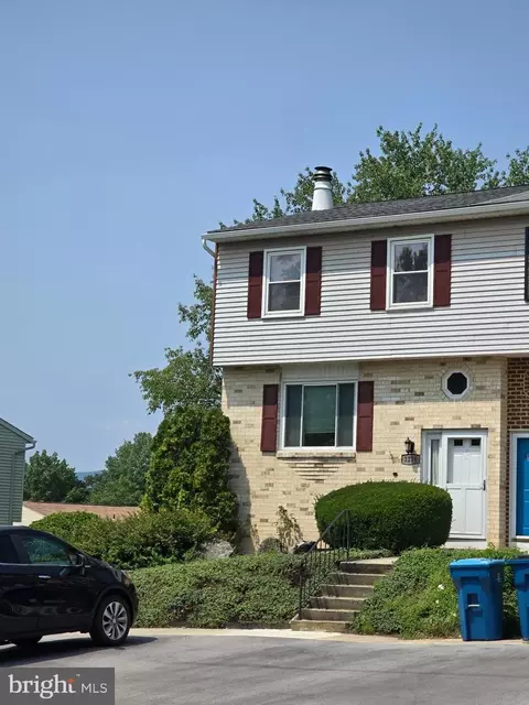 1216 Pheasant Dr S, Carlisle, PA 17013