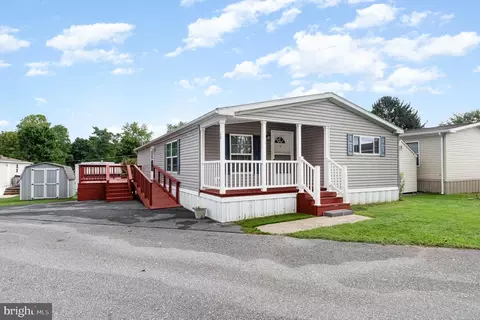 18 Hazel Cir, Mechanicsburg, PA 17050