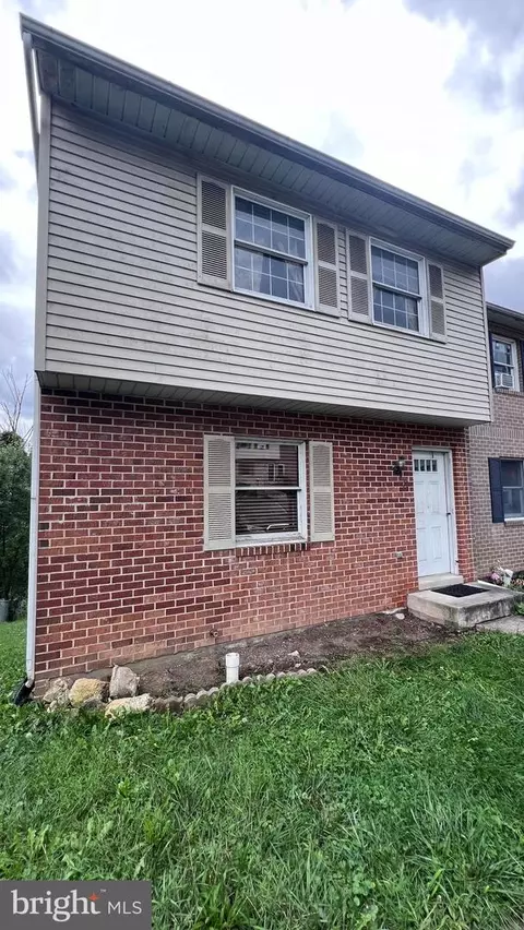 70 Ashford Dr, Enola, PA 17025
