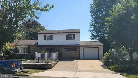 5216 Eton Pl, Mechanicsburg, PA 17055