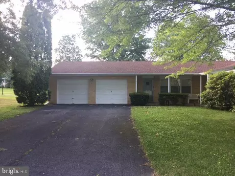 3 Hemlock Dr, Mechanicsburg, PA 17055