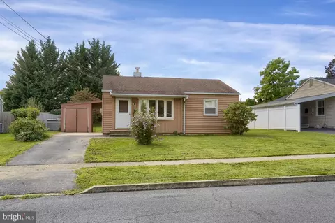 27 Essex Rd, Camp Hill, PA 17011