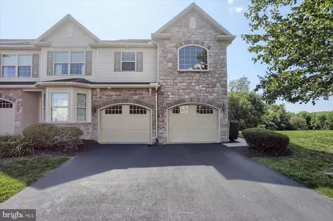 1820 Vista Dr, Mechanicsburg, PA 17055