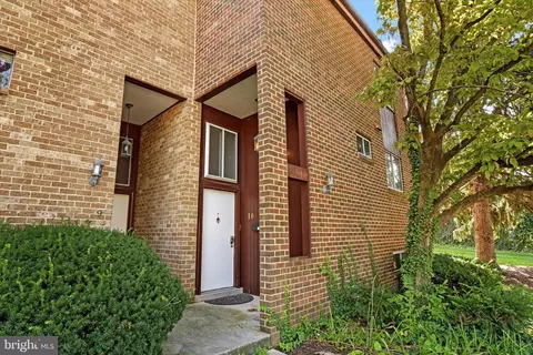 10 Campbell Pl, Camp Hill, PA 17011