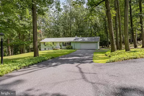 1301 Asper Dr, Boiling Springs, PA 17007