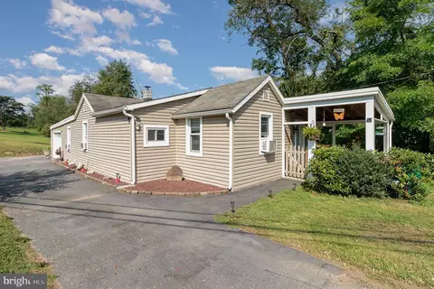 1885 Lambs Gap Rd, Mechanicsburg, PA 17050