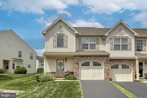 1837 Vista Dr, Mechanicsburg, PA 17055