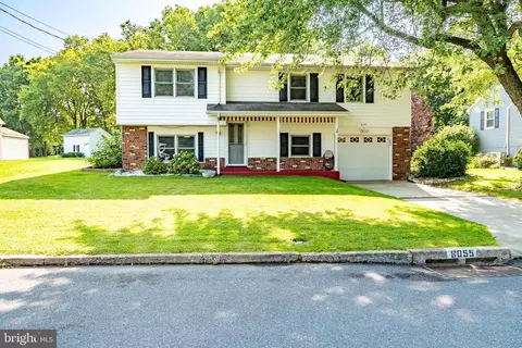 6055 Edward Dr, Mechanicsburg, PA 17050