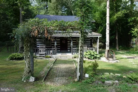 25 Appalachian Trail Rd, Gardners, PA 17324
