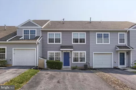 39 Courtyard Dr, Carlisle, PA 17013