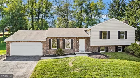 6330 Bennington Rd, Mechanicsburg, PA 17050