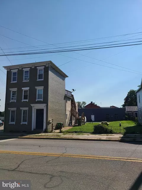 161 N College St, Carlisle, PA 17013