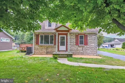 1127 York Rd, Mechanicsburg, PA 17055