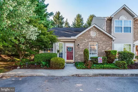 4 Eastwick Ct, Carlisle, PA 17015