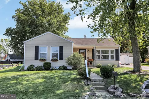 5 Poplar Dr, Mechanicsburg, PA 17050