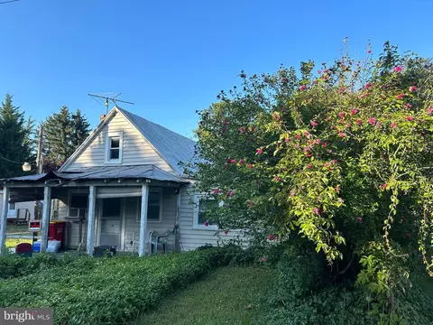 19 Orange St, Mount Holly Springs, PA 17065