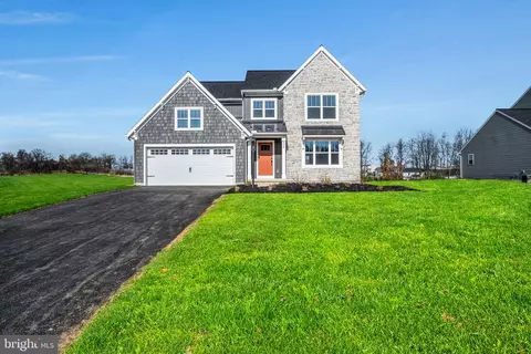 879 Ashfield Dr, Carlisle, PA 17015