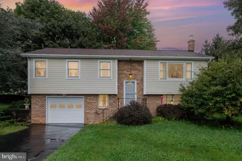 468 Mountain Rd, Boiling Springs, PA 17007