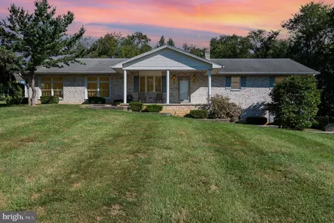 205 W Yellowbreeches Rd, Carlisle, PA 17015