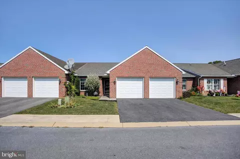 125 Blackbird Ln, Shippensburg, PA 17257