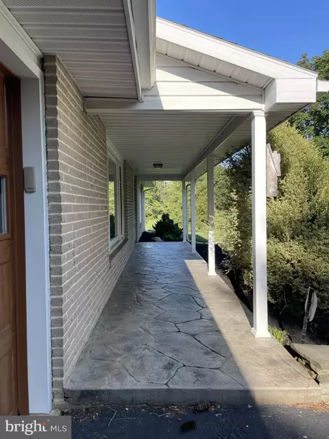 85 Laughlin Mill Rd, Newville, PA 17241