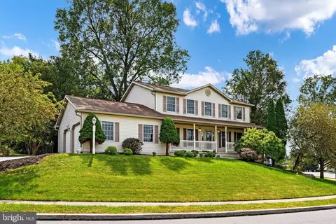 2251 Canterbury Dr, Mechanicsburg, PA 17055