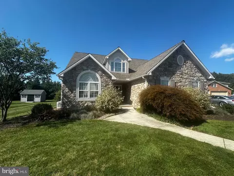 393 Alison Ave, Mechanicsburg, PA 17055