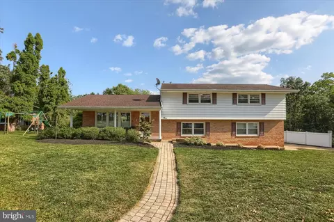 3 W Shore Dr, Camp Hill, PA 17011