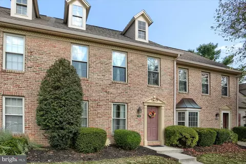 1749 Weatherburn Dr, New Cumberland, PA 17070