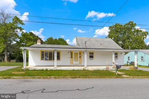 1808 Suncrest Dr, Carlisle, PA 17013