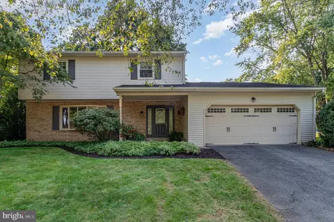 511 Lamp Post Ln, Camp Hill, PA 17011