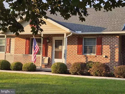 11 Strawberry Dr, Carlisle, PA 17013