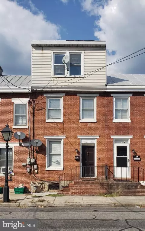 43 E North St, Carlisle, PA 17013