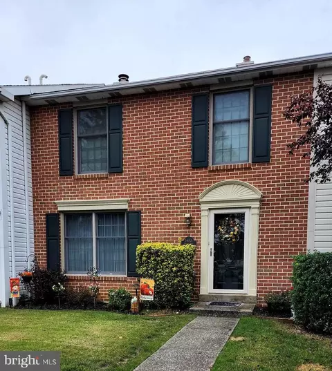 5400 Oxford Dr #E, Mechanicsburg, PA 17055