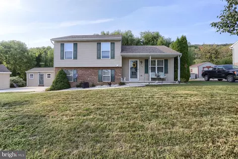 402 Mountain St, Enola, PA 17025