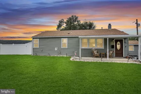 34 Louis Ln, Enola, PA 17025