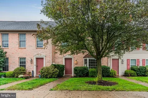 394 Stonehedge Ln, Mechanicsburg, PA 17055