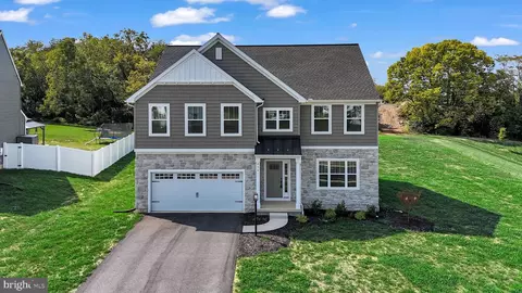 890 Ashfield Dr, Carlisle, PA 17015