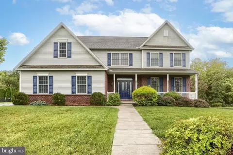 11 Greenwich Dr, Carlisle, PA 17015