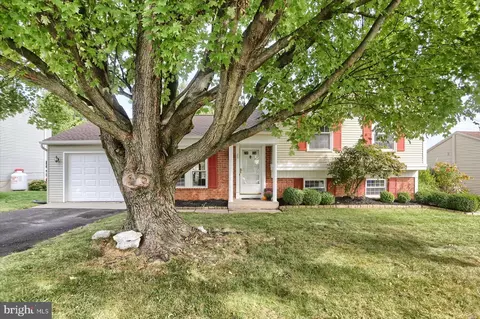 80 Honeysuckle Dr, Mechanicsburg, PA 17050