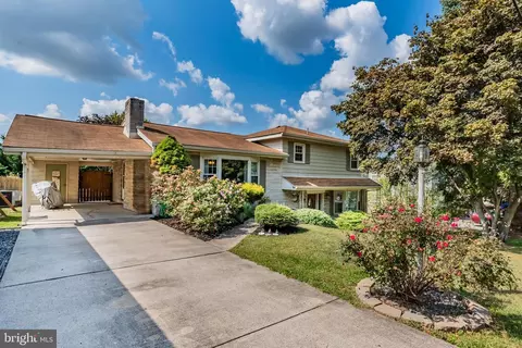 416 Reservoir Rd, Mechanicsburg, PA 17055