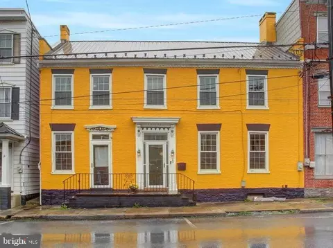10 E Main St, Newville, PA 17241