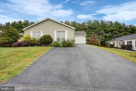 13 Michael Ct, Shippensburg, PA 17257