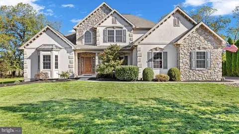 43 Springdale Way, Mechanicsburg, PA 17050